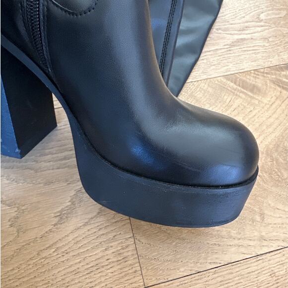 NBD x Raye - Rylee Over The Knee Platform Boots in Black - Picture 5 of 8